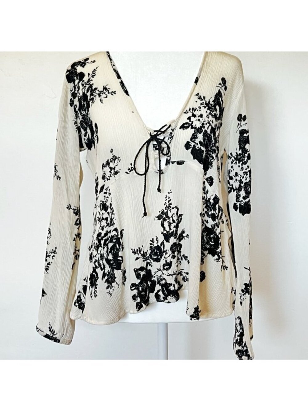 Anthropologie Lovestitch Black Cream Floral Top Sz M Boho Coquette Flowy Cotton - Picture 3 of 14